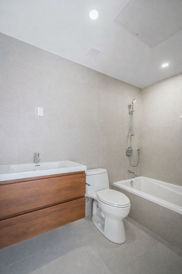 Building Photo - 421 78th St