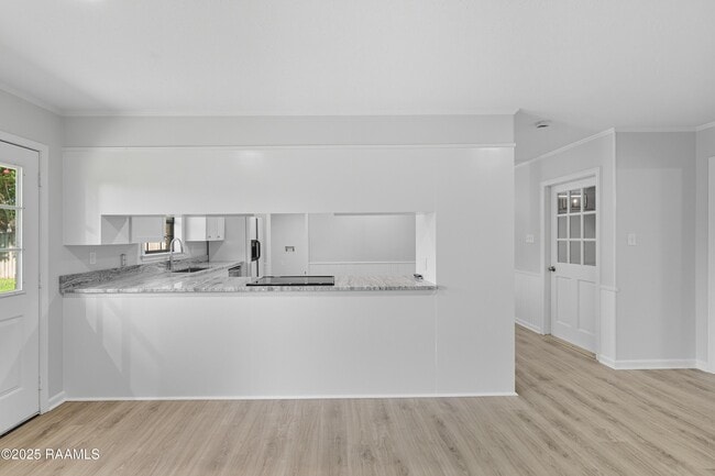 Building Photo - 119 Canada Dr