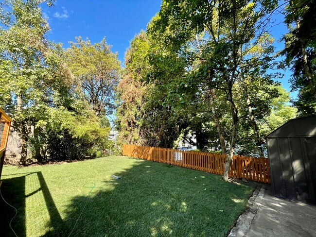 Building Photo - Charming Renovated Ranch 3 Bed + 2 Bath House! Washer & Dryer! Located in Portland's SE Brooklyn ...