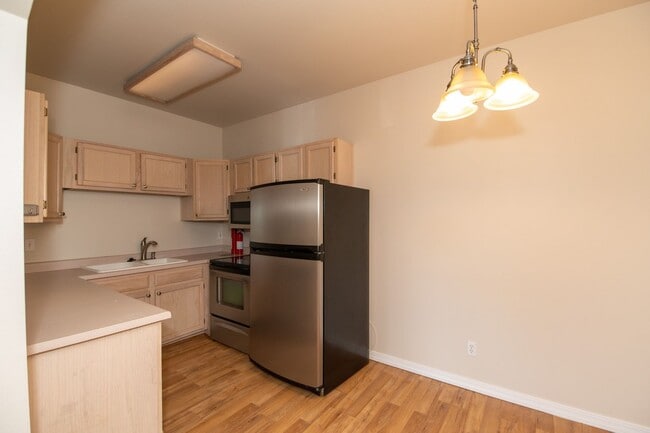 Building Photo - 150 S 800 E
