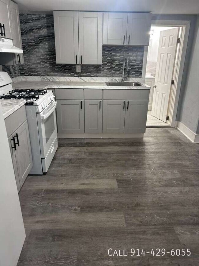 Building Photo - 630 S 4th Ave