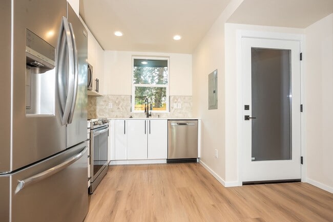 Building Photo - NEW CONSTRUCTION- MOVE- IN READY