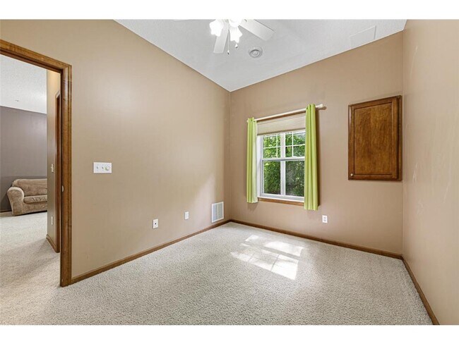Building Photo - 5037 Dunkirk Pl N