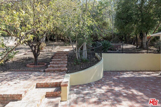 Building Photo - 2610 Griffith Park Blvd