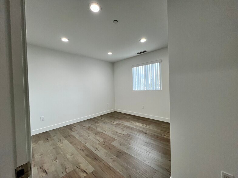 Building Photo - 3527 Siskiyou St