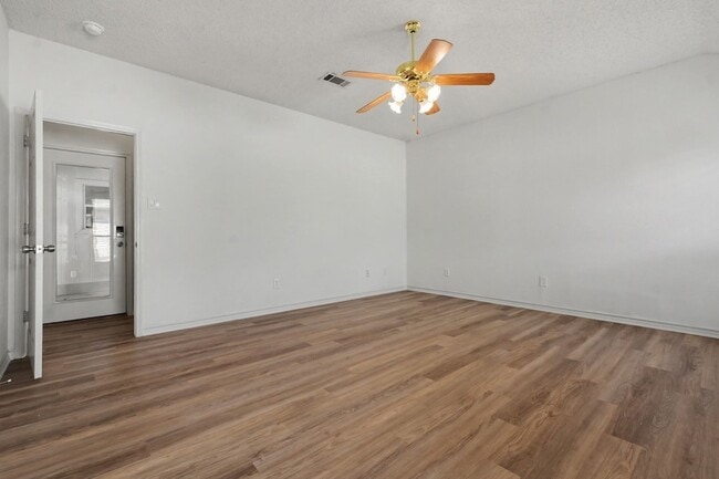 Building Photo - 1306 Woodmont Dr