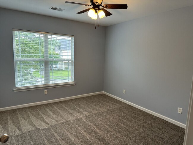 Building Photo - 250 Summer Hill Way
