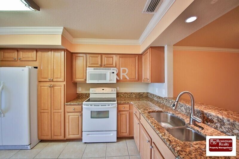 Building Photo - Santa Barbara Villas