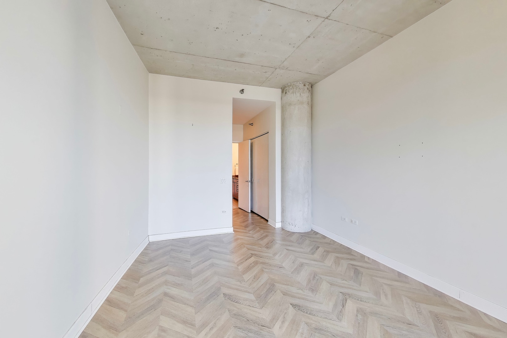 Building Photo - 720 N Larrabee St