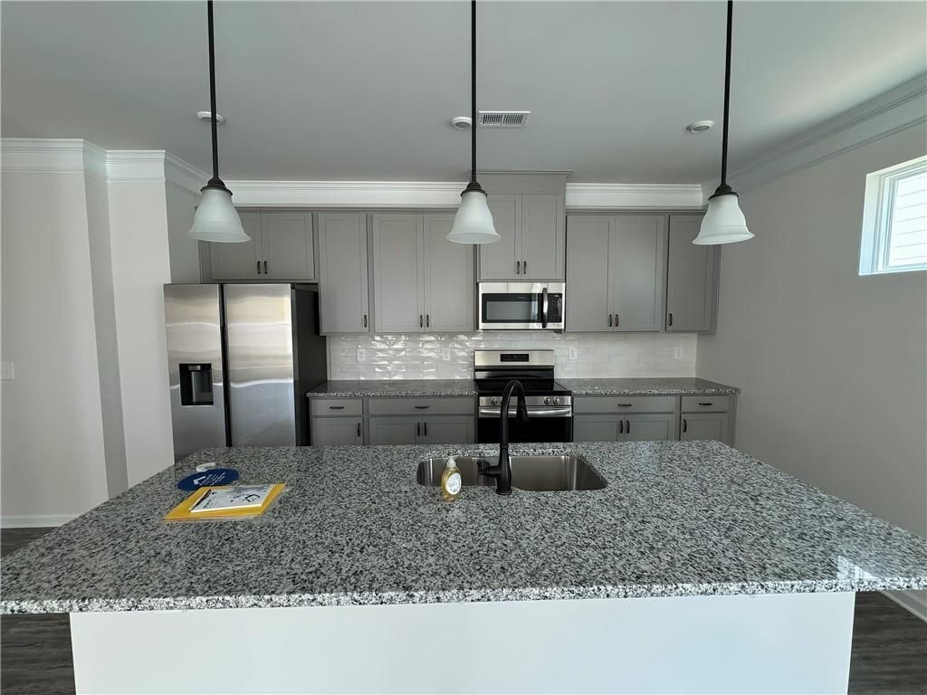 Building Photo - 423 Perth Dr