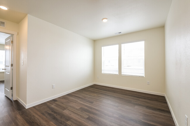 Building Photo - Bright Living in Thornton