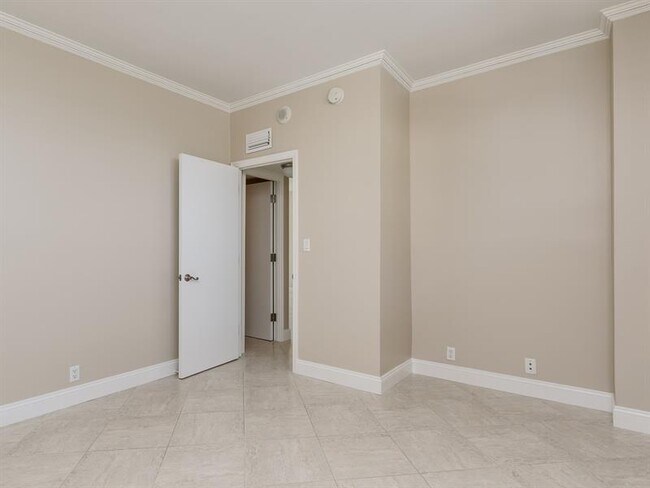 Building Photo - 750 N Ocean Blvd