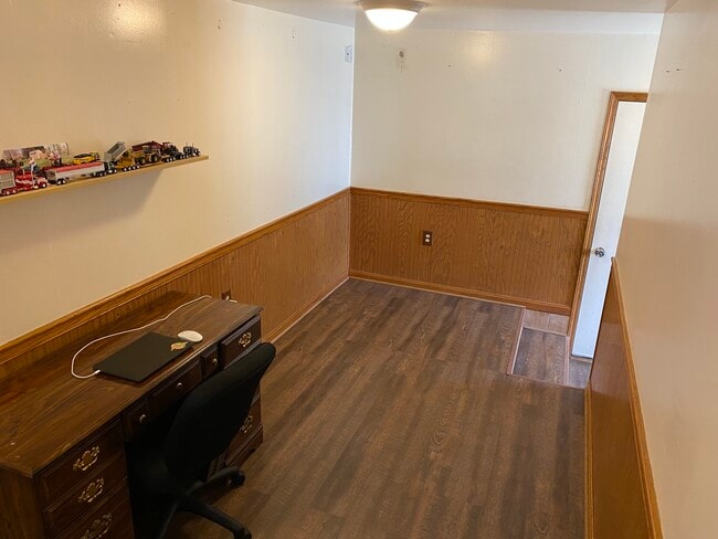 Building Photo - 2617 Maple Ave NE