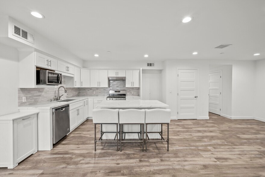 Building Photo - 9104 Burnet Ave