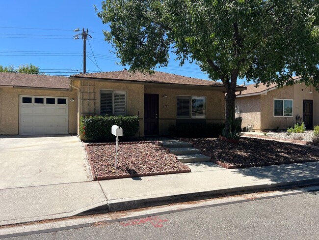 Primary Photo - 2 Bed, 1 Bath single story duplex