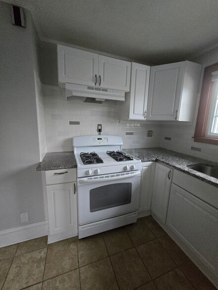 Building Photo - 2101A S 65th St