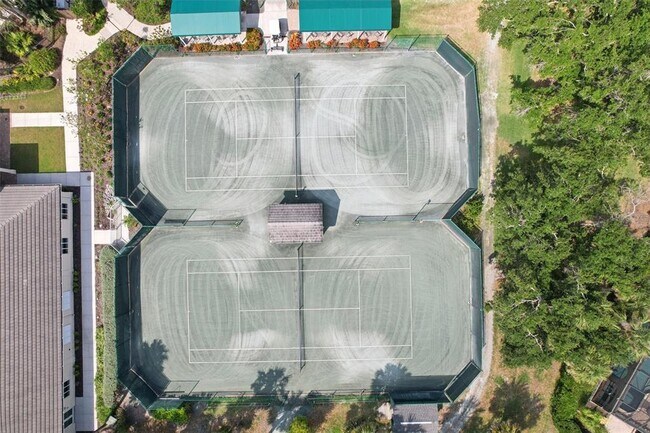 Building Photo - 561 Fallbrook Dr