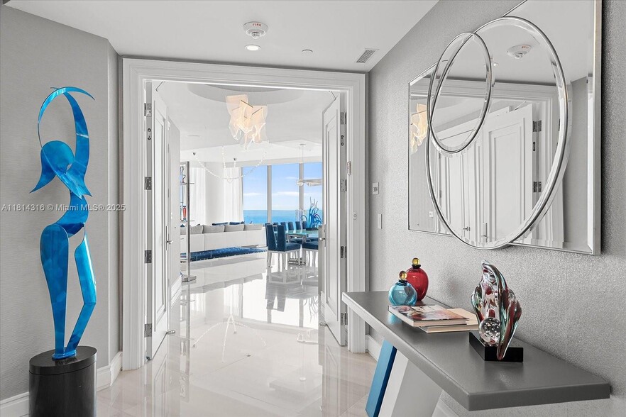 Building Photo - 17901 Collins Ave
