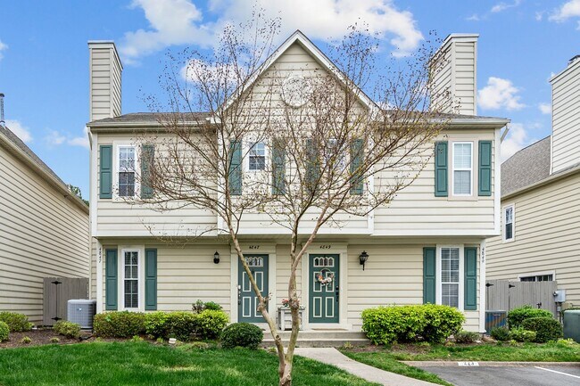 Building Photo - Stunning 2-bed condo in Virginia Beach