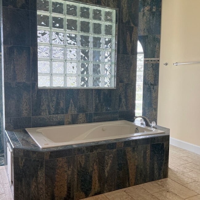 Building Photo - Pool home 4/3/2  Located East of US One  for Rent