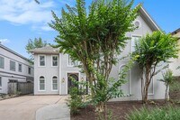 Building Photo - 4655 Spruce St