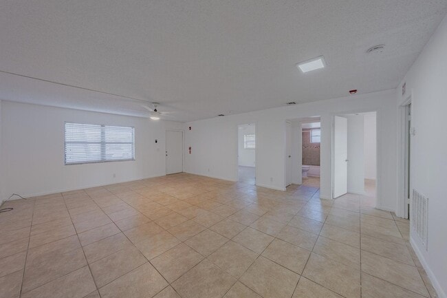 Building Photo - 8507 Sunset Dr
