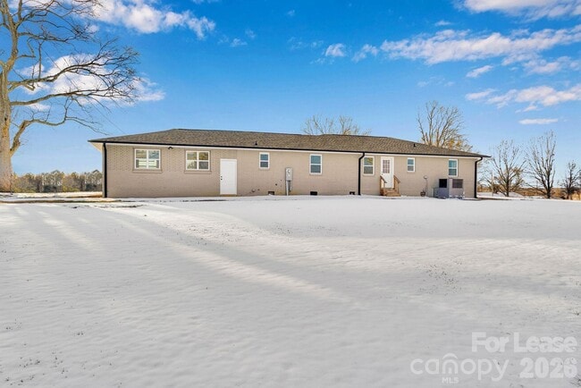 Building Photo - 2765 Long Cir