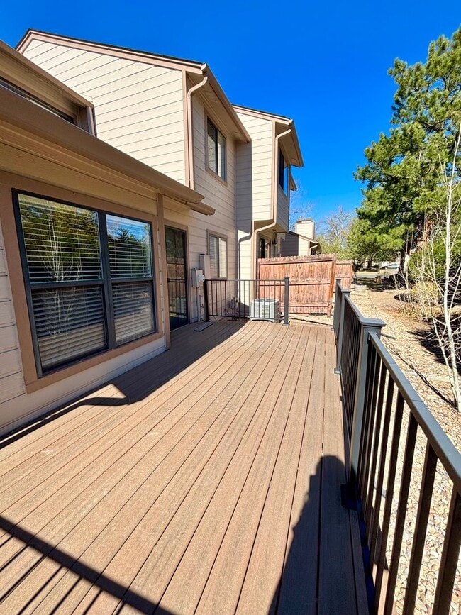 Building Photo - Spacious 3-Bedroom Condo in Prime Golden Location!! Available Now!!