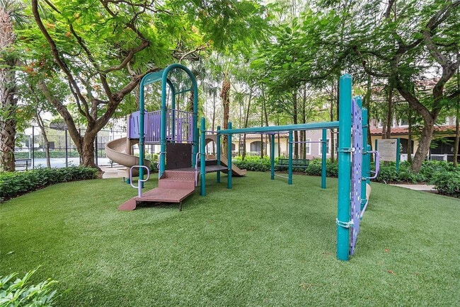 Building Photo - 6584 W Sample Rd