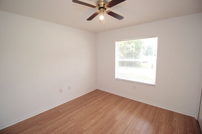 Building Photo - Roomy 3 Bed 2 Bath Screened Lanai Home for Rent in Pine Lakes