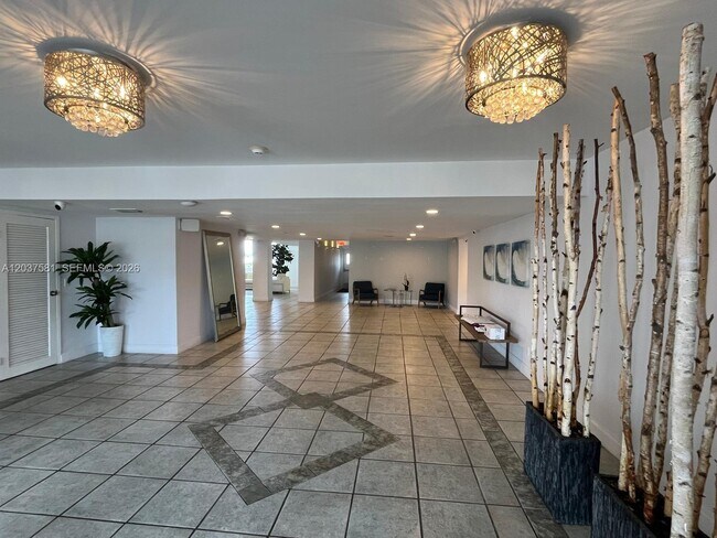Building Photo - 2821 N Miami Beach Blvd