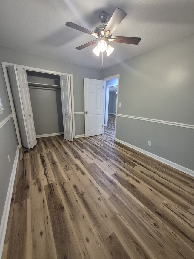 Building Photo - 1713 Azalea Dr