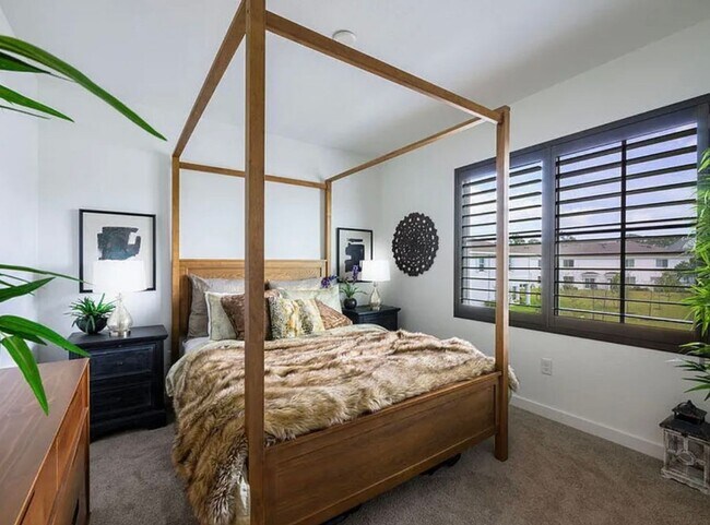 Building Photo - 3 Bedroom 2.5 Bathroom Townhome with 2 Car...