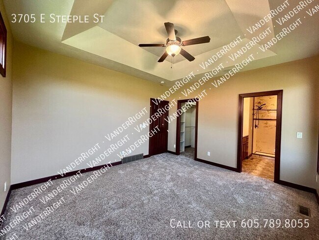 Building Photo - 3705 E Steeple St