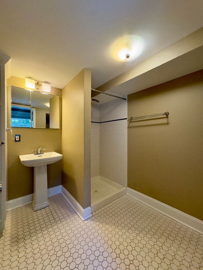Building Photo - 115 E Northern Pkwy