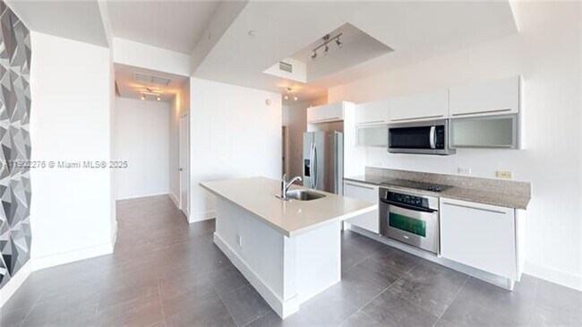 Primary Photo - 888 Biscayne Blvd