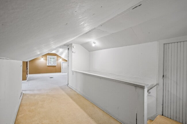 Building Photo - MUST SEE 5BD/2BA House close to U of M! Av...