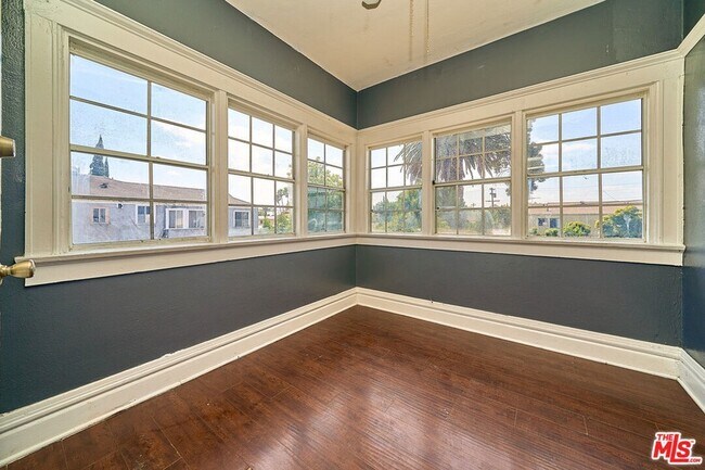 Building Photo - 1347 Valencia St
