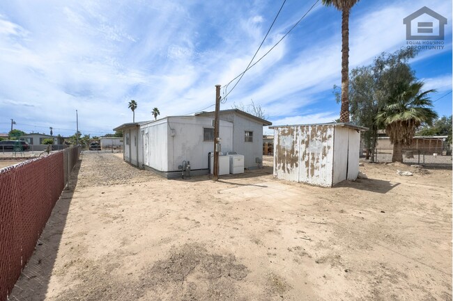 Building Photo - 13522 W Maryland Ave