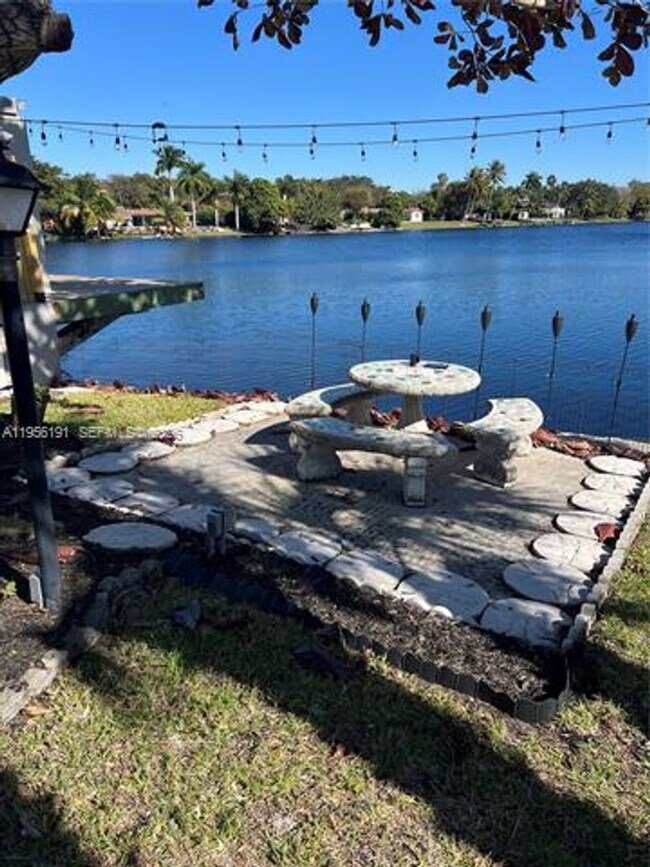 Building Photo - 6484 Miami Lakes Dr