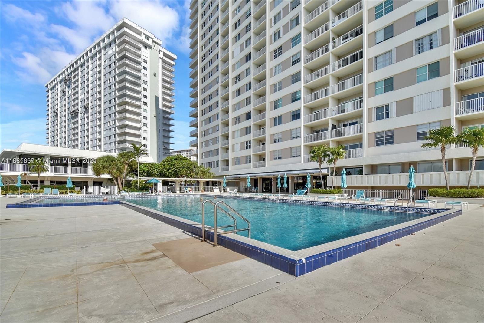 Building Photo - 300 Bayview Dr