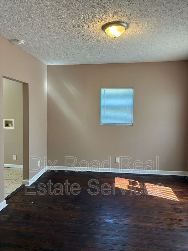 Building Photo - 1904 Baltimore St