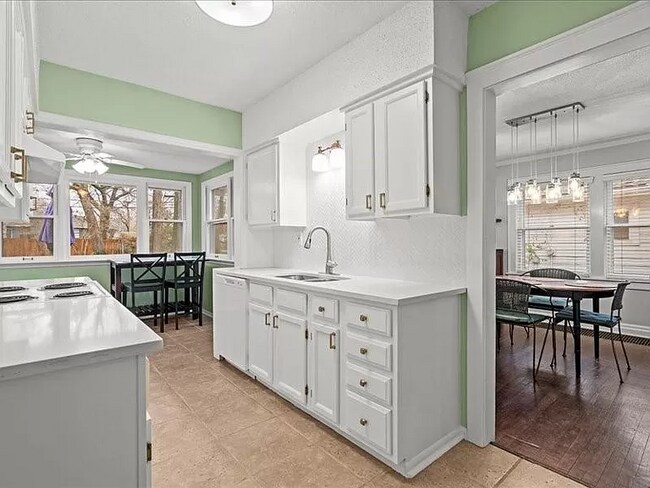 Building Photo - 7527 Madison Ave