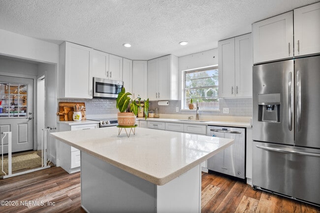 Building Photo - 6717 Lenczyk Dr