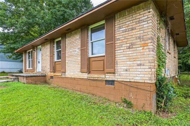 Building Photo - 8399 Attleboro Dr