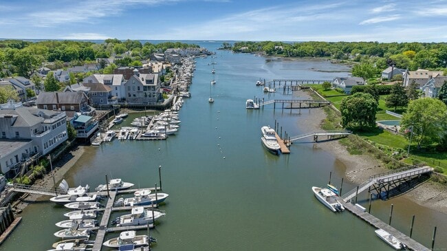 Building Photo - 134 Rowayton Ave