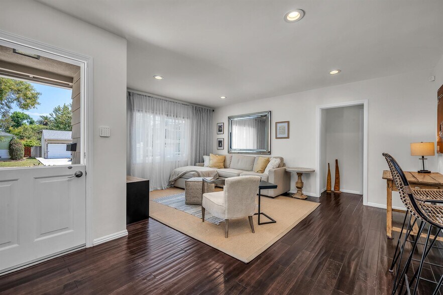 Living room - 7741 Goddard Ave