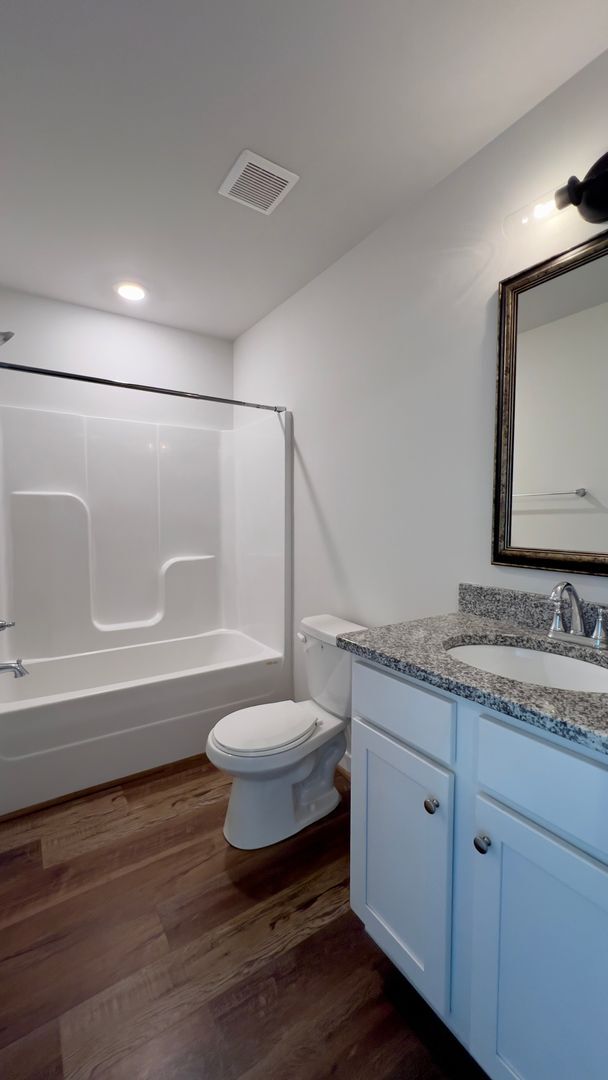 Building Photo - Available Home in Ross Park!