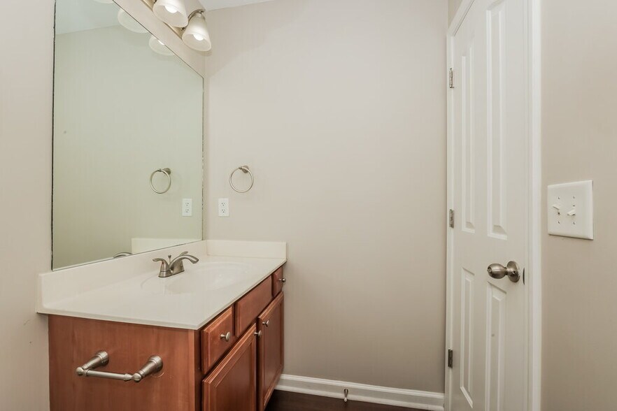 Building Photo - 702 Holland Ridge Dr