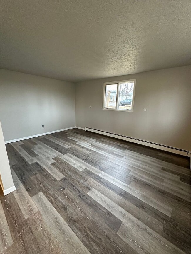 Building Photo - 2 Bedroom Duplex